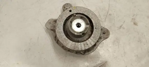 Mercedes-Benz C W205 Engine mount bracket A2052406717