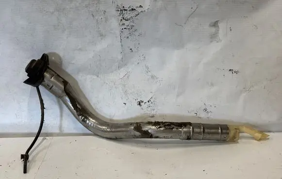 Audi A6 S6 C4 4A Fuel line pipe 