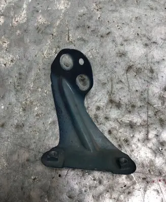 Fender mounting bracket