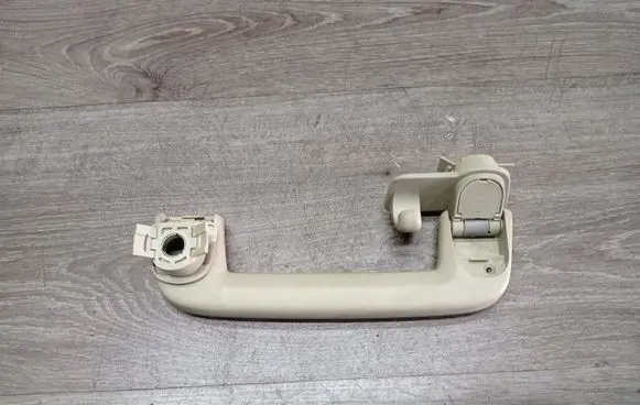 Volvo V70 A set of handles for the ceiling 