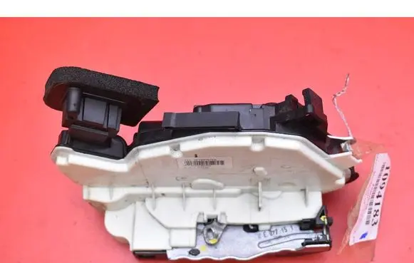 Skoda Yeti (5L) Front door lock 5E1837016A