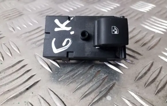 Opel Mokka Electric window control switch 13301888
