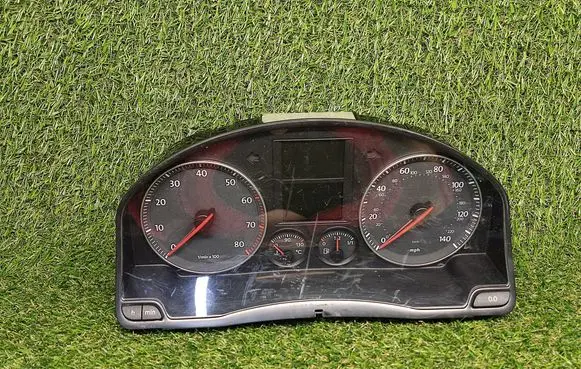 Volkswagen Golf Plus Speedometer (instrument cluster) 1K0920953