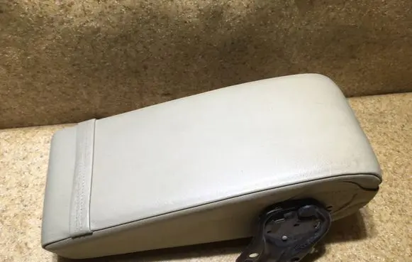 Mercedes-Benz E W124 Rear seat armrest 
