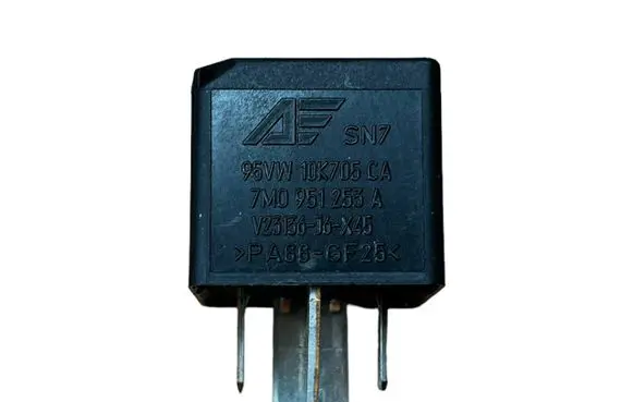 Volkswagen Touran I Other relay 7M0951253A V23136J6X45 95VW10K705CA