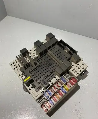 Volvo V70 Fuse module 30679527 08696098