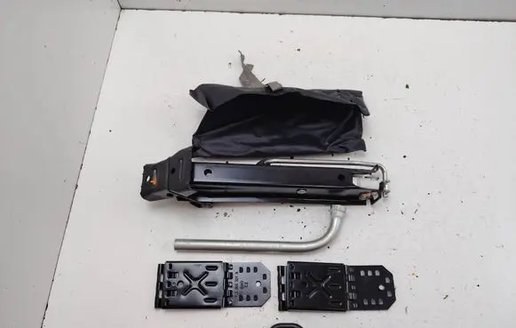 Volkswagen Tiguan Tool set 5N0011031A 4D0012219A