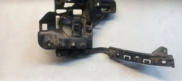 Rear bumper mounting bracket