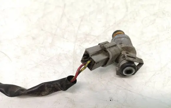 Mitsubishi Colt Fuel injector MR988977