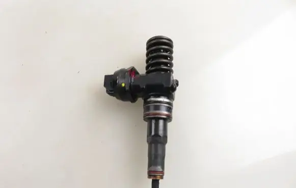 Volkswagen Sharan Fuel injector 0414720038 038130073AK
