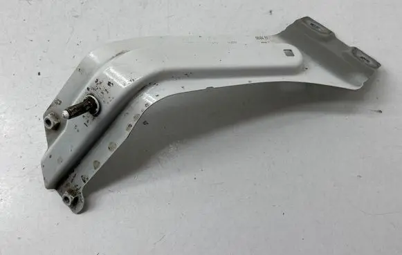 Volkswagen Caddy Fender mounting bracket 1T0821135C