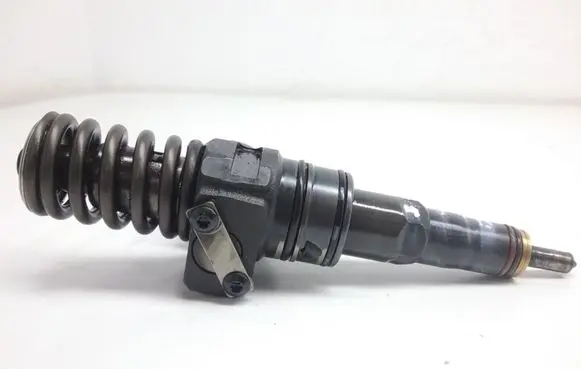 Skoda Fabia Mk2 (5J) Fuel injector 0414720215 038130073AG