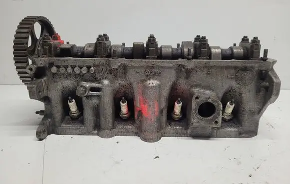 Volkswagen Golf III Engine head 048103373