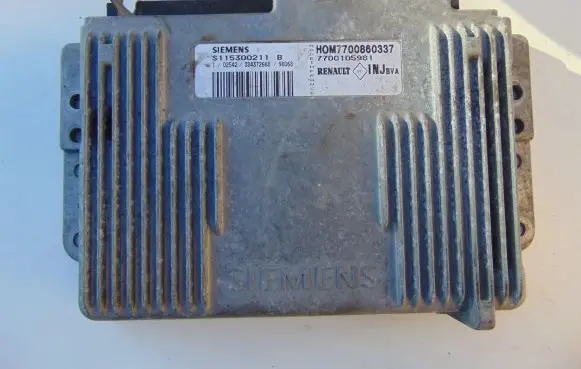 Renault Megane I Engine control unit/module 7700860337