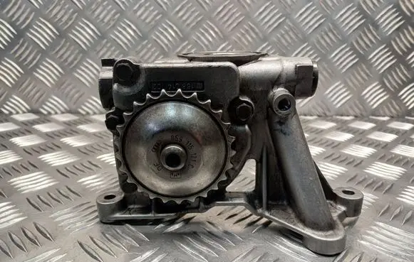 Volkswagen PASSAT B5.5 Oil pump 059115105H 059115121C