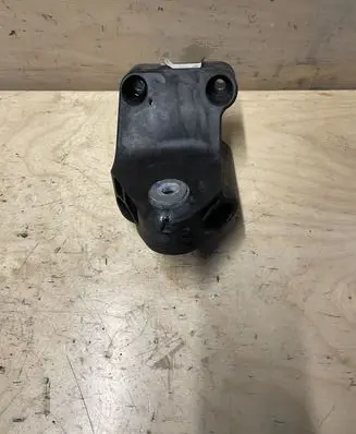 Mercedes-Benz E W213 Engine mounting bracket A6542232200