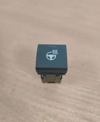 Toyota C-HR II Steering wheel heating switch 