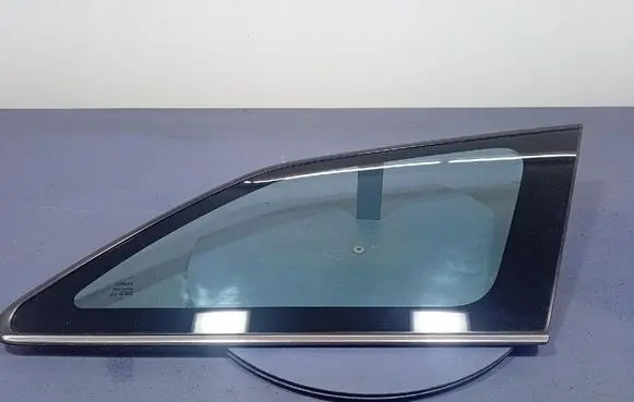 Toyota Auris E180 Rear side window 