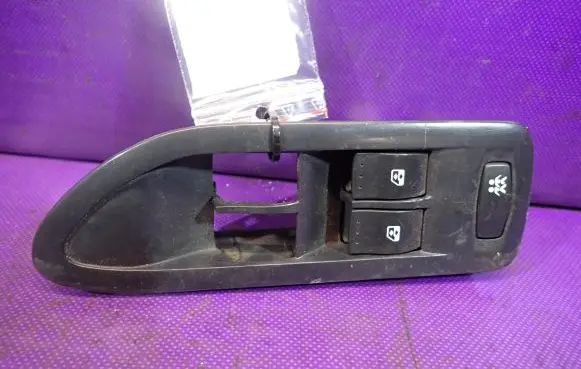 Renault Laguna II Quarter vent window switch 