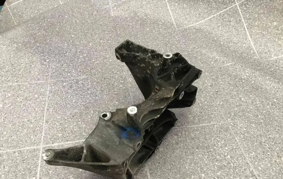 BMW 5 E60 E61 Generator/alternator bracket 1116780263902 13992010
