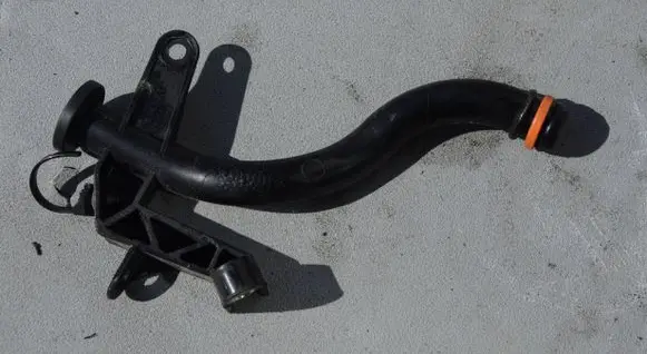Volvo V60 Oil fill pipe 31452117