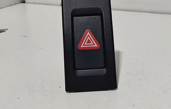 Volkswagen Jetta VI Hazard light switch 5C6953509