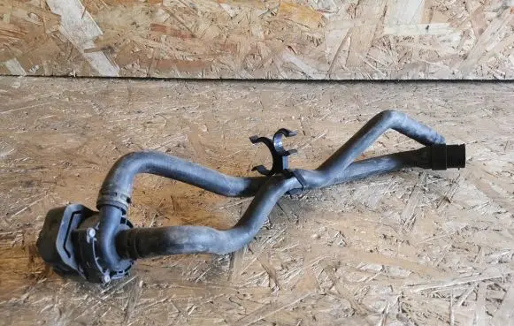 Mercedes-Benz B W245 Engine coolant pipe/hose A1698300696 A2118350028