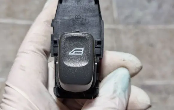 Volvo S60 Electric window control switch 9472275 02W374 19206