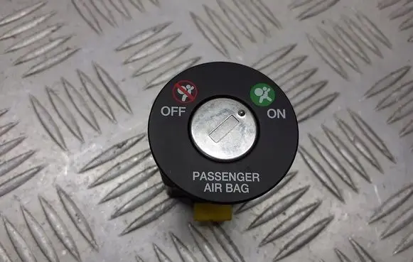 KIA Rio Passenger airbag on/off switch 