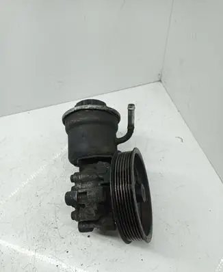Toyota Corolla Verso AR10 Power steering pump