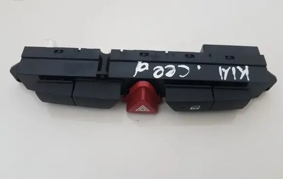 KIA Ceed Hazard light switch 937001H900
