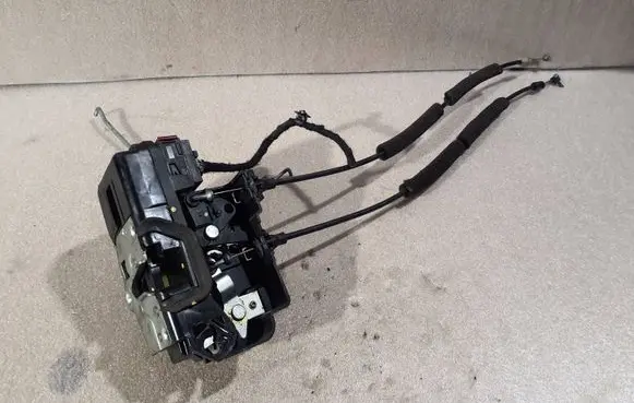 Chevrolet Captiva Front door lock