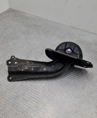Toyota Prius (XW50) Rear control arm