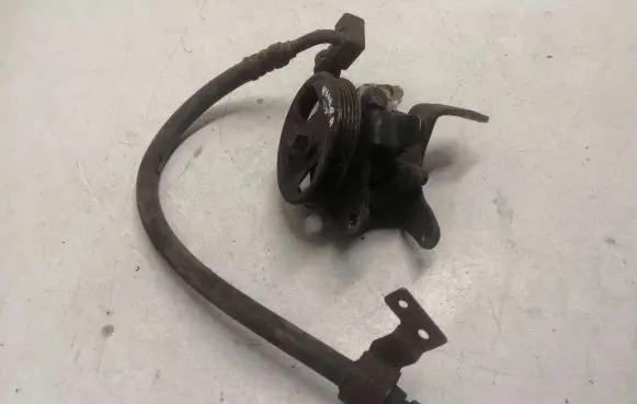 Nissan Navara D40 Power steering pump