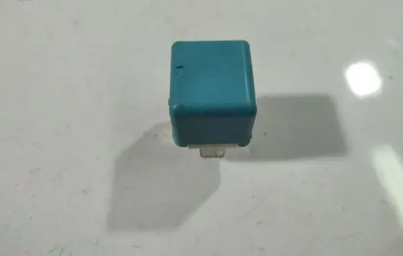 Toyota Avensis Verso Other relay 9098704010