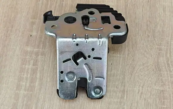 Audi A6 S6 C7 4G Tailgate/trunk/boot lock/catch/latch 8R0827505A