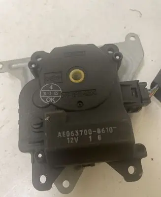 Toyota Corolla E120 E130 Air flap motor/actuator AE0637008610