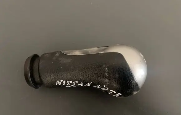 Nissan Note (E11) Gear lever shifter trim leather/knob 328659U00A