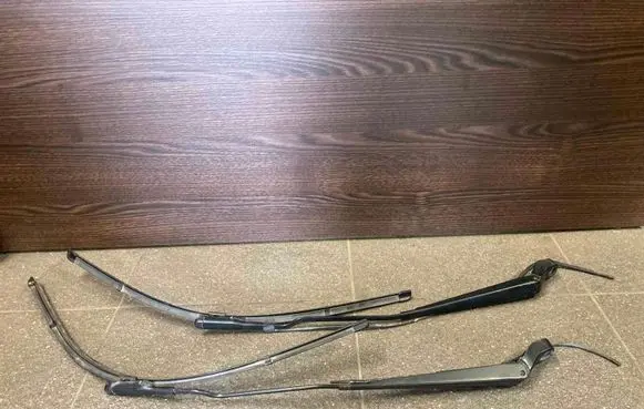 Mercedes-Benz Vito Viano W639 Windshield/front glass wiper blade 6398200844