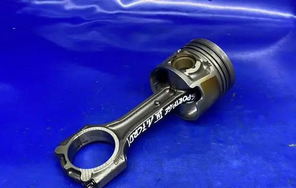 KIA Sportage Piston with connecting rod PC37