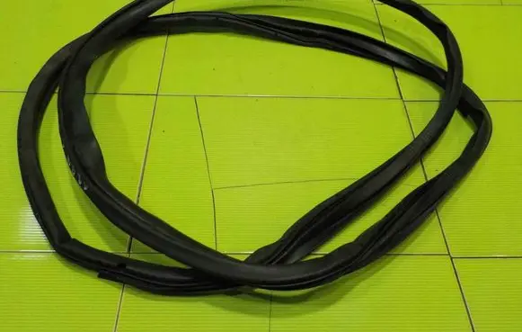 Mitsubishi Outlander Front door rubber seal 12AB1
