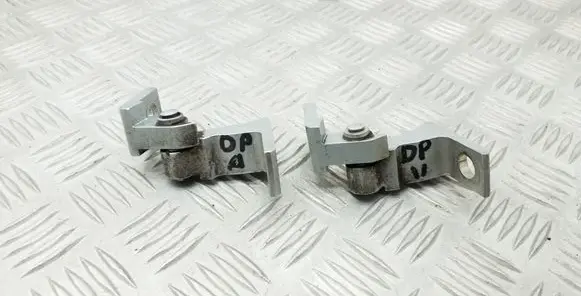 Volkswagen Jetta VI Front door hinge set 8K0831402A 8K0831402D