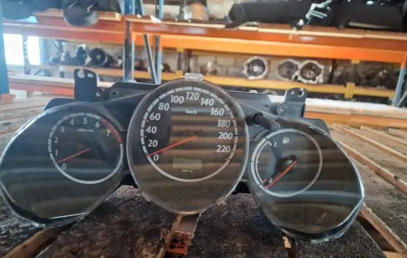 Speedometer (instrument cluster)