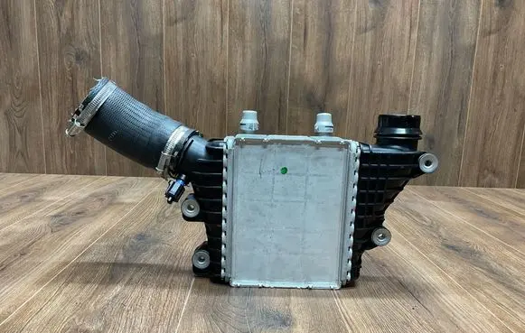 Land Rover Range Rover Evoque L551 Intercooler radiator GJ32-9L440-AE Gj32-6k863-aa
