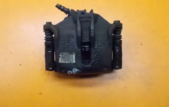 Peugeot 1007 Front brake caliper