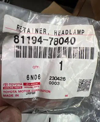 Headlight/headlamp mounting bracket