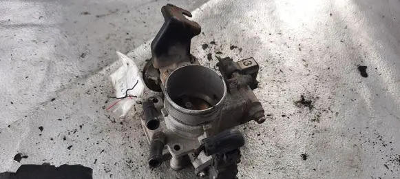 KIA Carens II Throttle valve