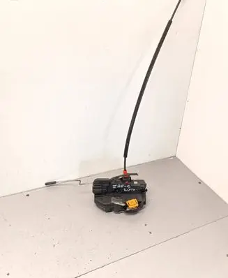 Opel Zafira C Rear door lock 3023880