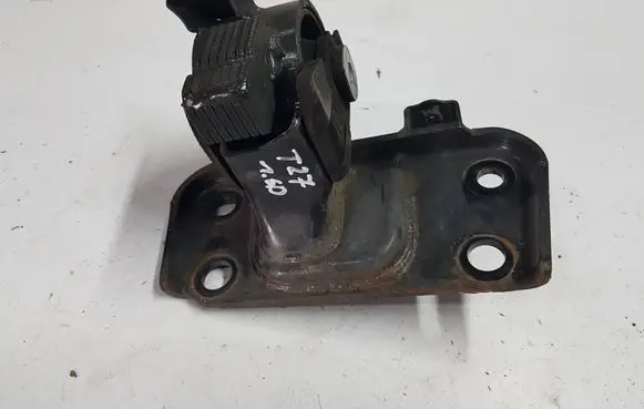 Toyota Avensis T270 Engine mount vacuum valve 