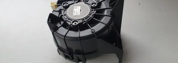 Toyota Yaris Hybrid/electric vehicle battery fan 
